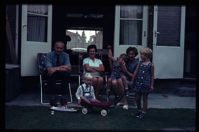03.Delft aug 1967 Ilse,Papa,Mama,Brigitte,Marion,Peter.JPG